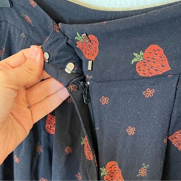 Farm Rio Strawberry Printed Wide Leg Pants in Black/Red size XS - Picture 10 of 16